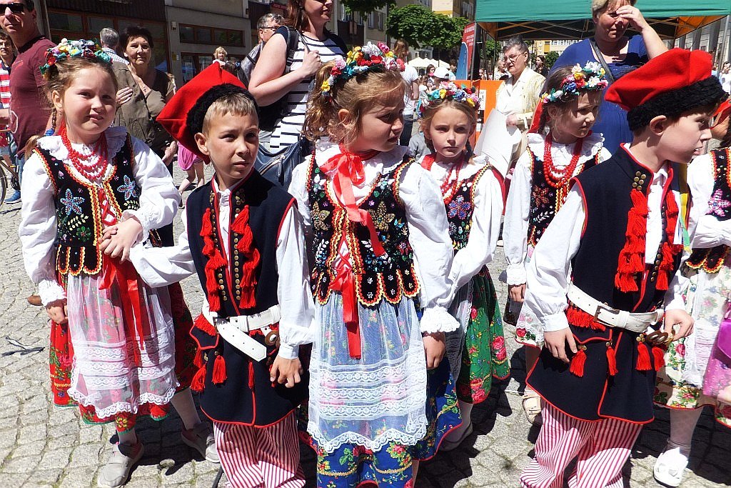 Tysiące dzieci bawią się w centrum Legnicy z Julkiem