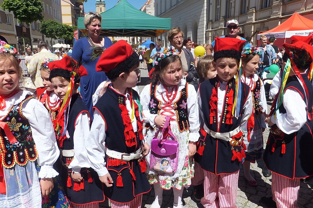 Tysiące dzieci bawią się w centrum Legnicy z Julkiem
