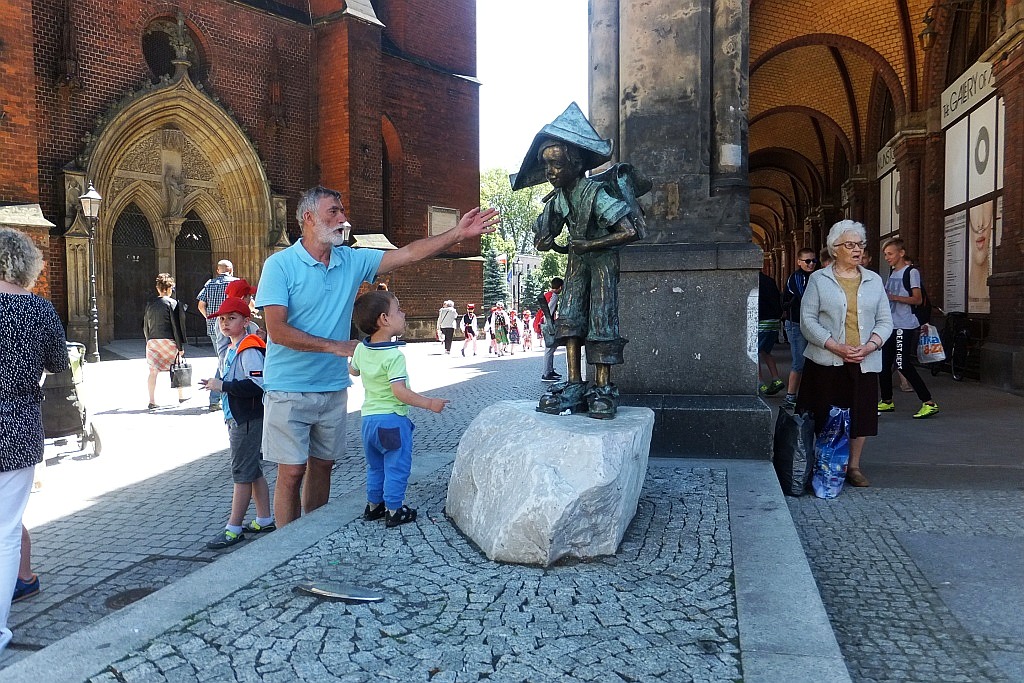 Tysiące dzieci bawią się w centrum Legnicy z Julkiem