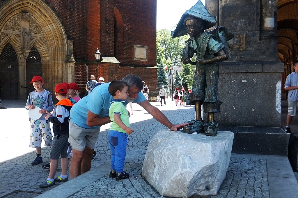 Tysiące dzieci bawią się w centrum Legnicy z Julkiem