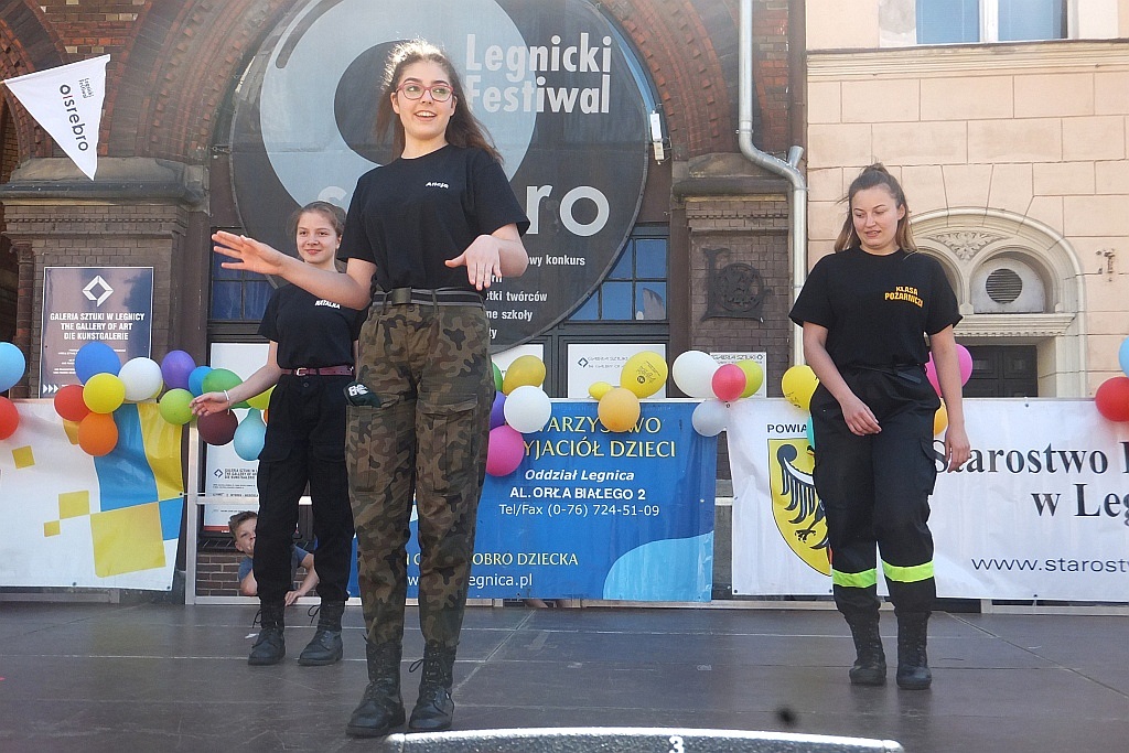 Tysiące dzieci bawią się w centrum Legnicy z Julkiem