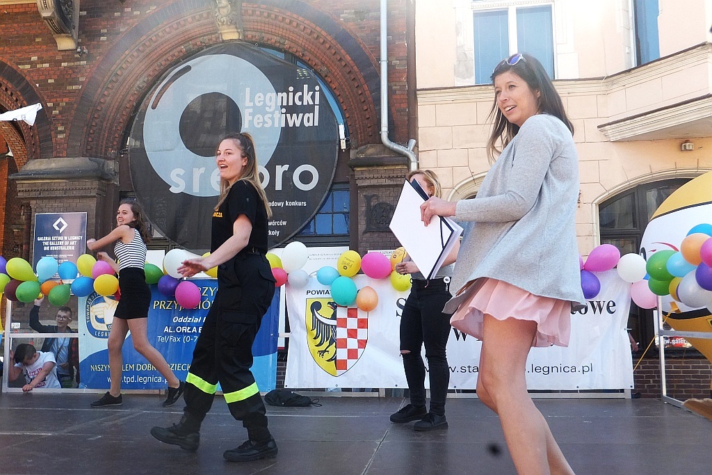Tysiące dzieci bawią się w centrum Legnicy z Julkiem