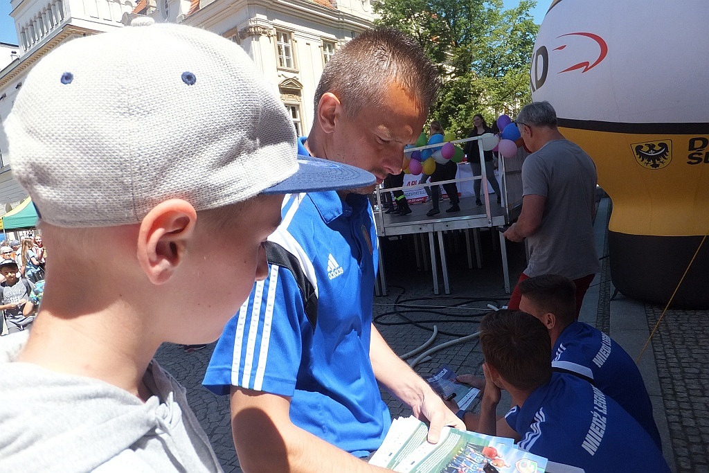 Tysiące dzieci bawią się w centrum Legnicy z Julkiem