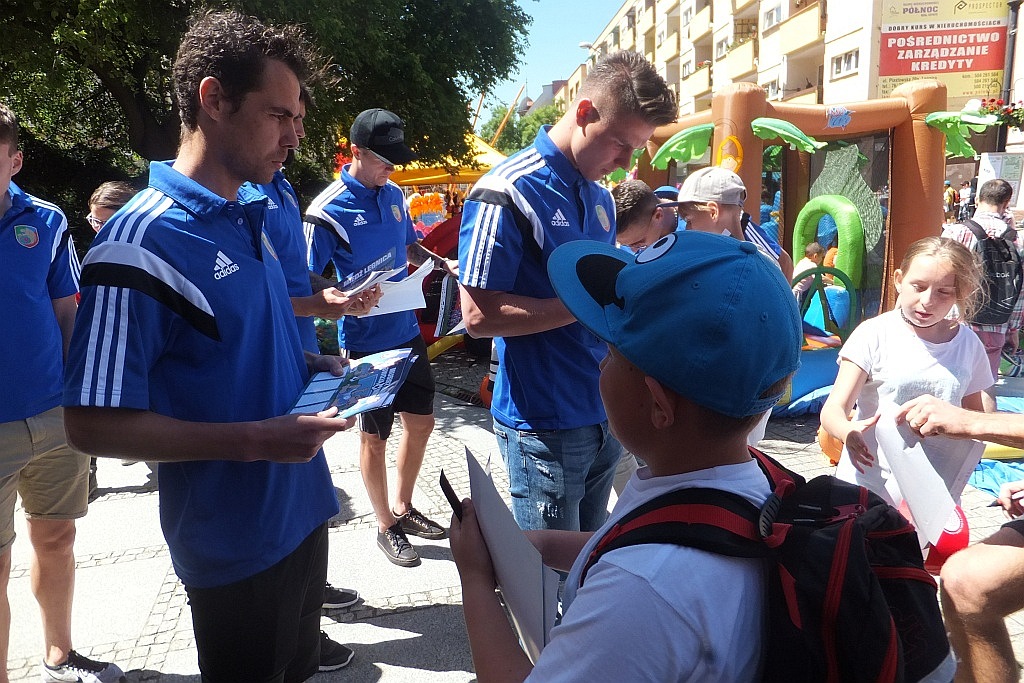 Tysiące dzieci bawią się w centrum Legnicy z Julkiem
