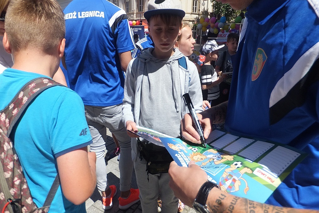 Tysiące dzieci bawią się w centrum Legnicy z Julkiem