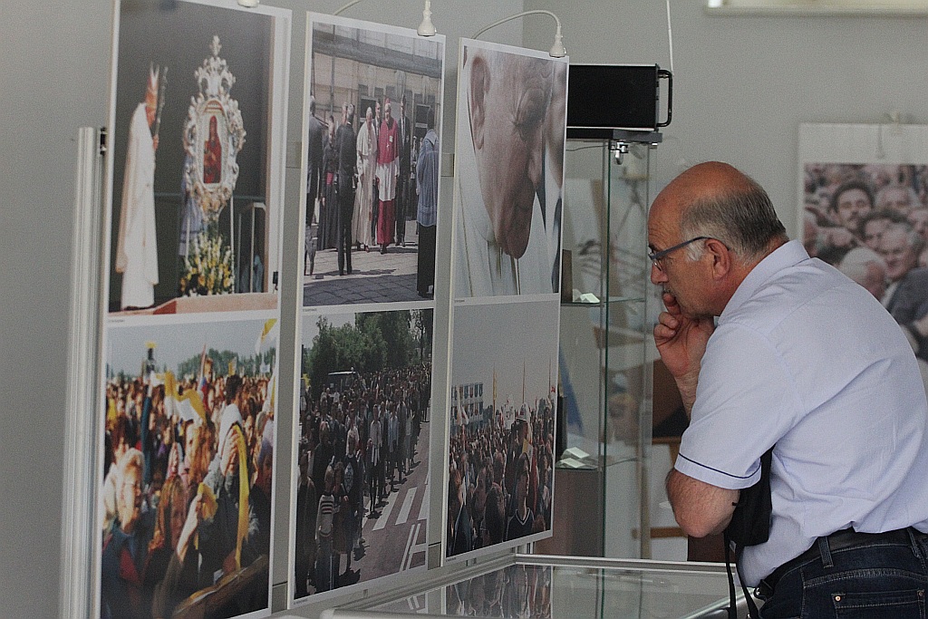 Medaliersko - fotograficzna wystawa poświęcona papieżowi