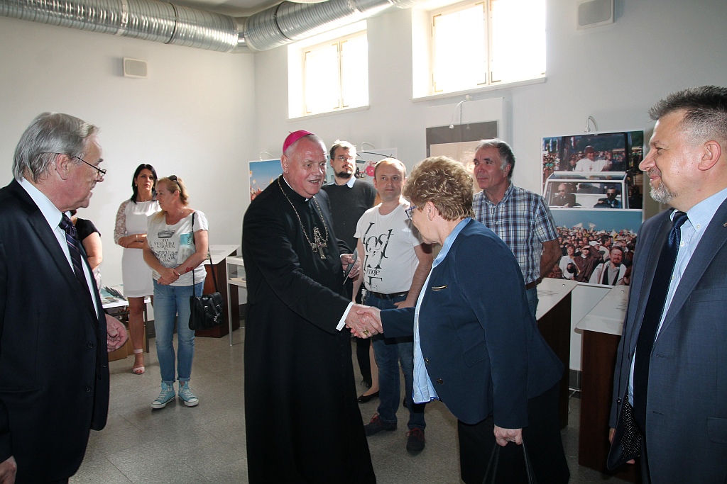 Medaliersko - fotograficzna wystawa poświęcona papieżowi