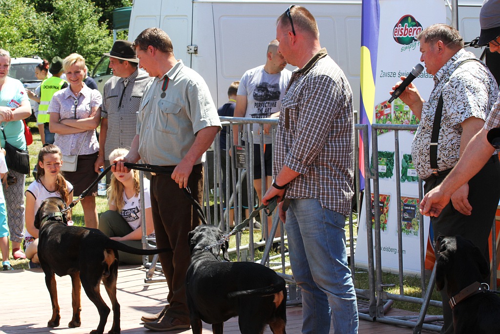 W Dobrzejowie dzieci bawiły się wspólnie z myśliwymi