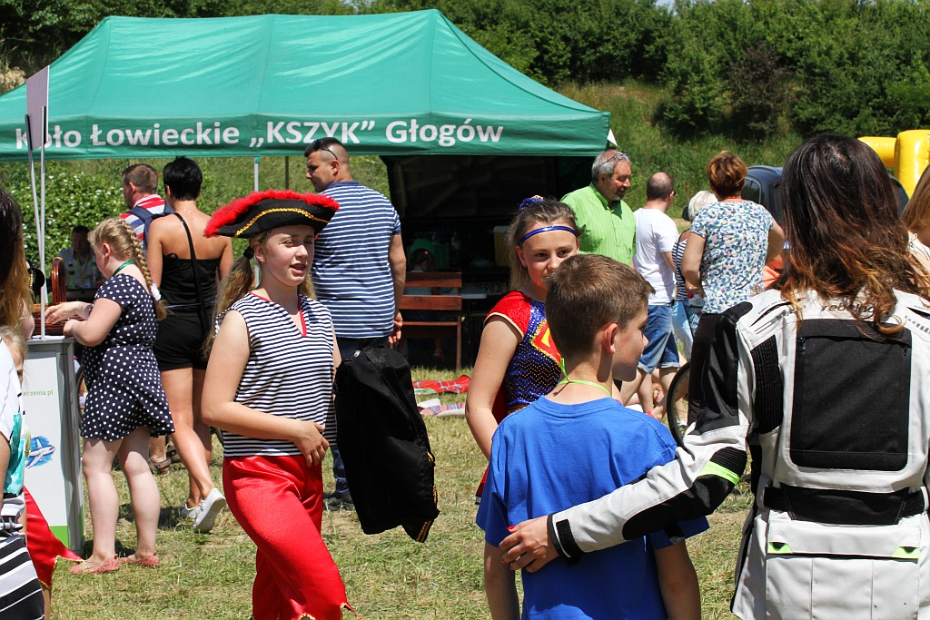 W Dobrzejowie dzieci bawiły się wspólnie z myśliwymi