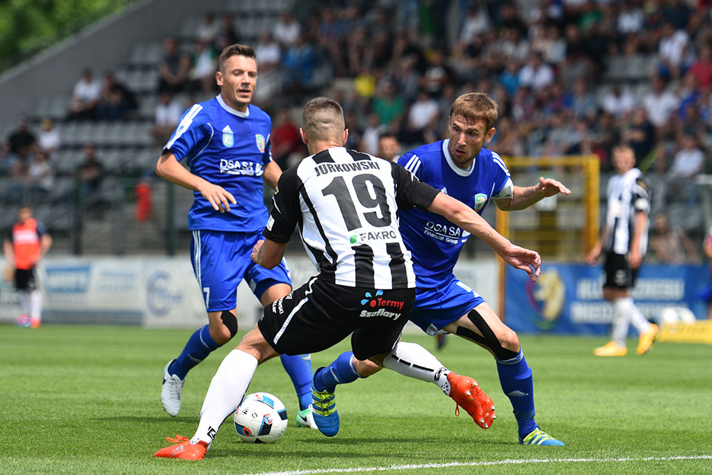 Miedź wygrała z Sandecją na smutne pożegnanie z sezonem