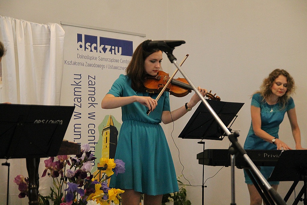 Artyści z Białorusi zagrali Melodie dla Anny w zamku
