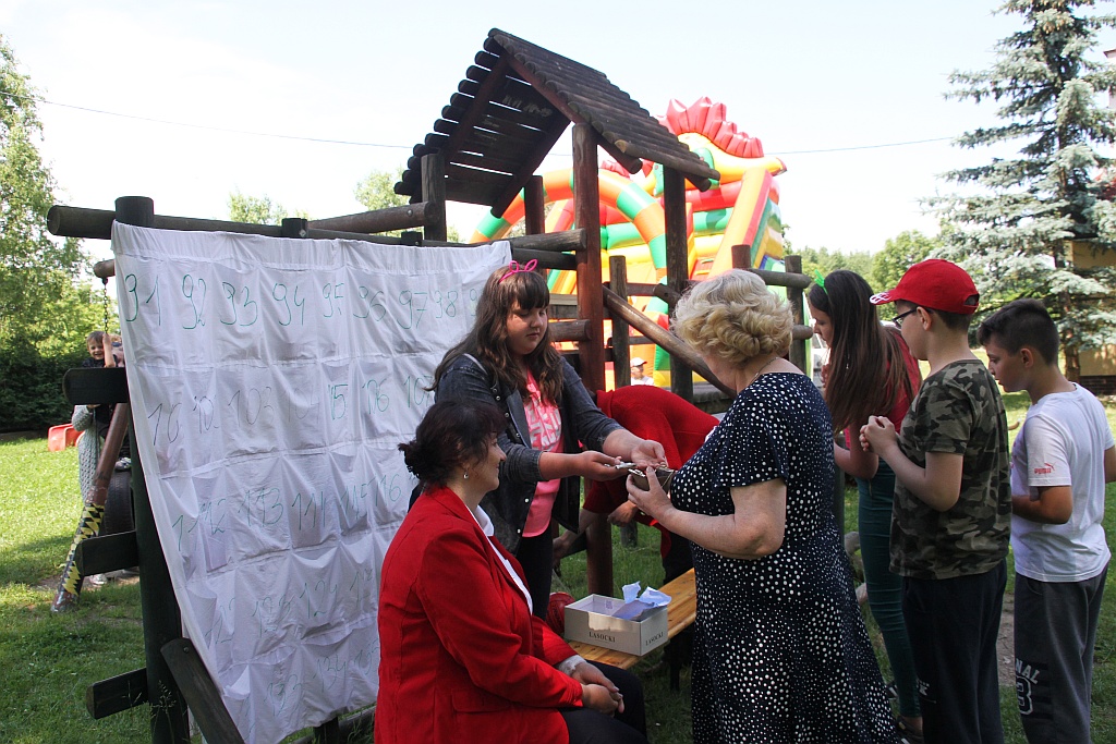 Jagodowe biesiadowanie odbyło się w szkole w Rzeszotarach