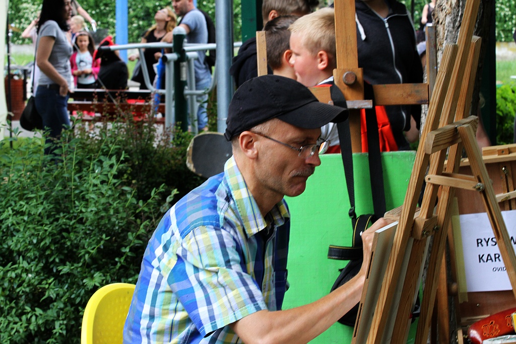 Tłumy dzieci bawią się na imprezie w SDK „Kopernik”