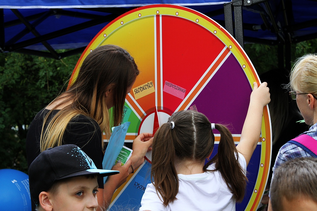 Tłumy dzieci bawią się na imprezie w SDK „Kopernik”