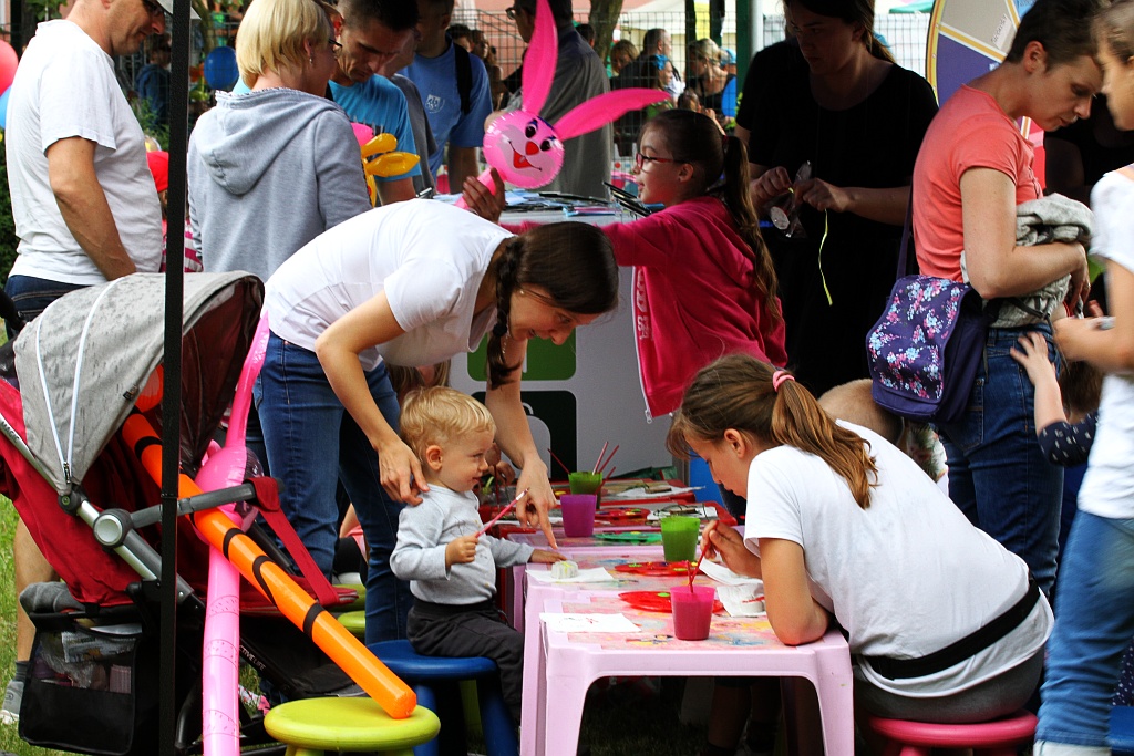 Tłumy dzieci bawią się na imprezie w SDK „Kopernik”