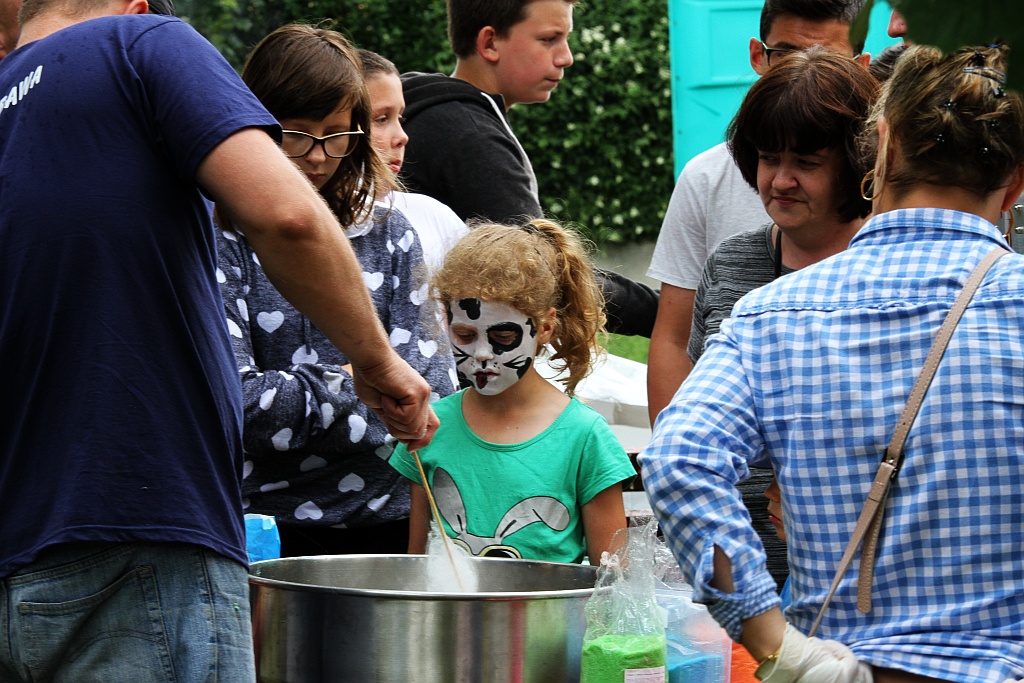 Tłumy dzieci bawią się na imprezie w SDK „Kopernik”