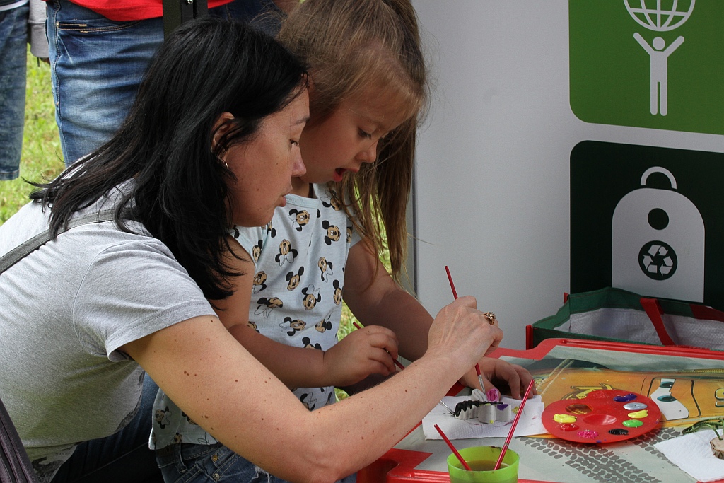 Tłumy dzieci bawią się na imprezie w SDK „Kopernik”