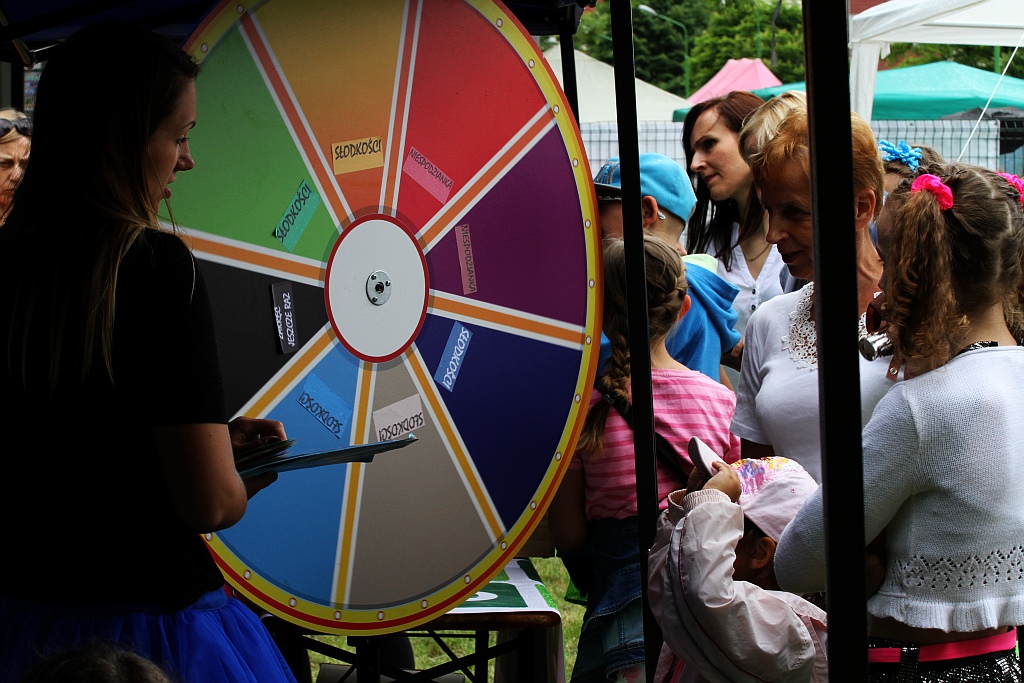 Tłumy dzieci bawią się na imprezie w SDK „Kopernik”