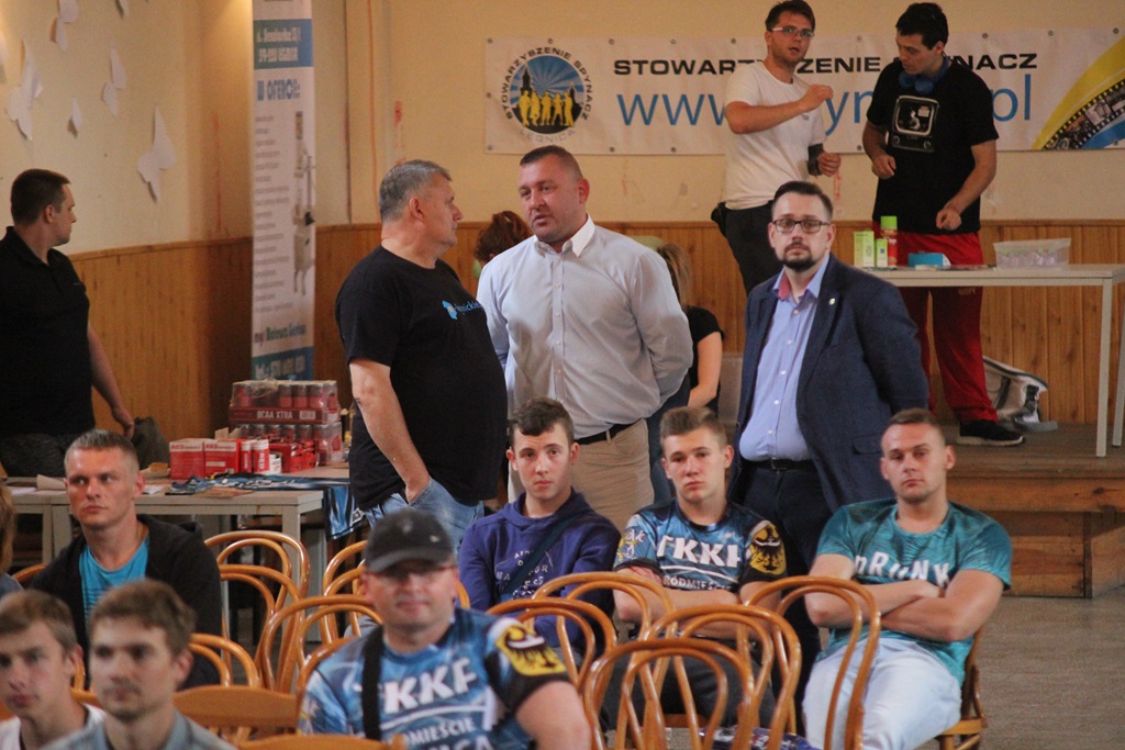 Na legnickich Piekarach amatorzy wyciskali sztangę leżąc
