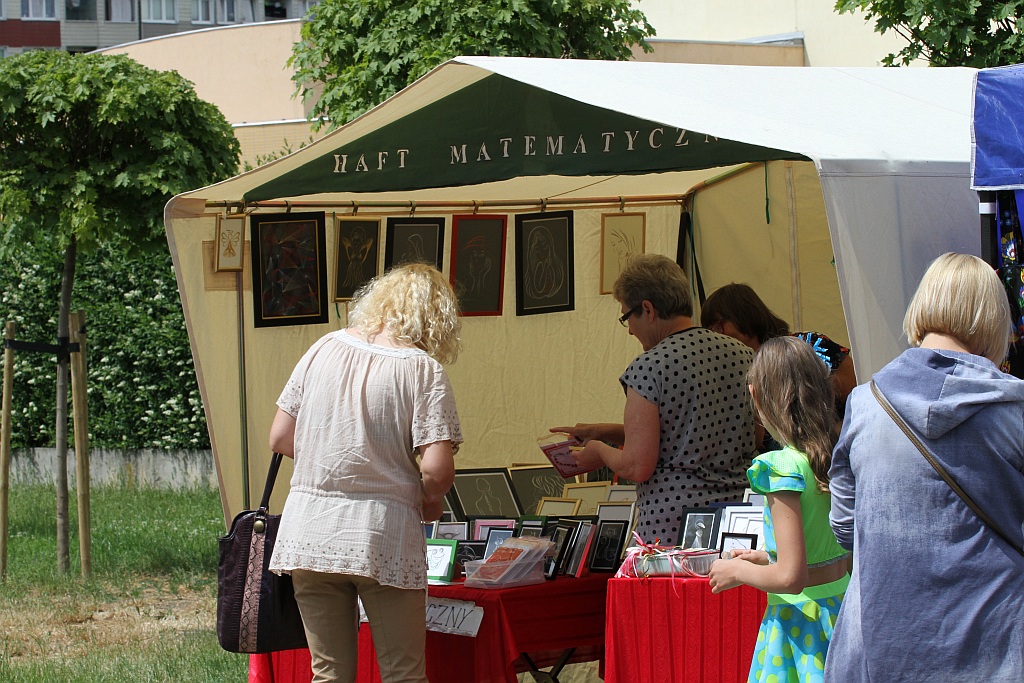 Tłumy dzieci bawią się na imprezie w SDK „Kopernik”