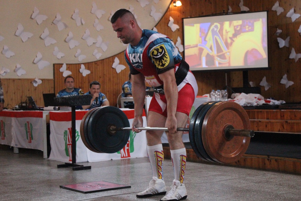 Na legnickich Piekarach amatorzy wyciskali sztangę leżąc
