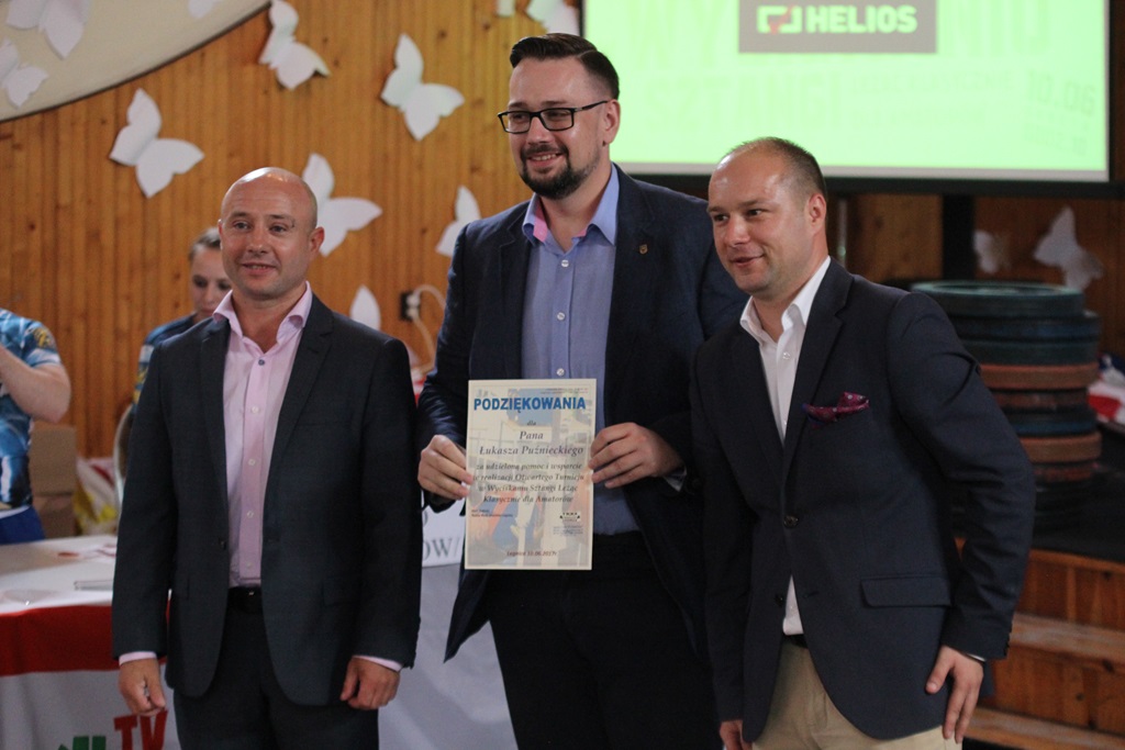 Na legnickich Piekarach amatorzy wyciskali sztangę leżąc