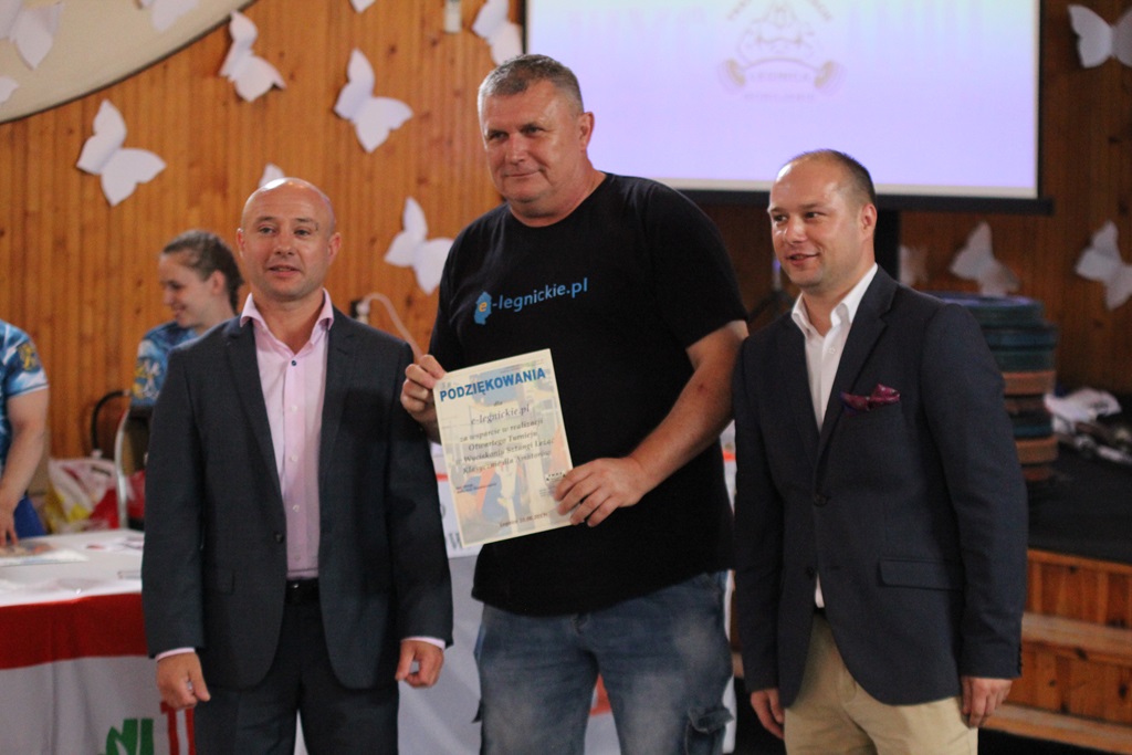 Na legnickich Piekarach amatorzy wyciskali sztangę leżąc