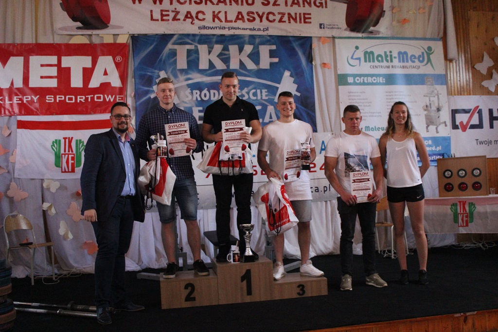 Na legnickich Piekarach amatorzy wyciskali sztangę leżąc