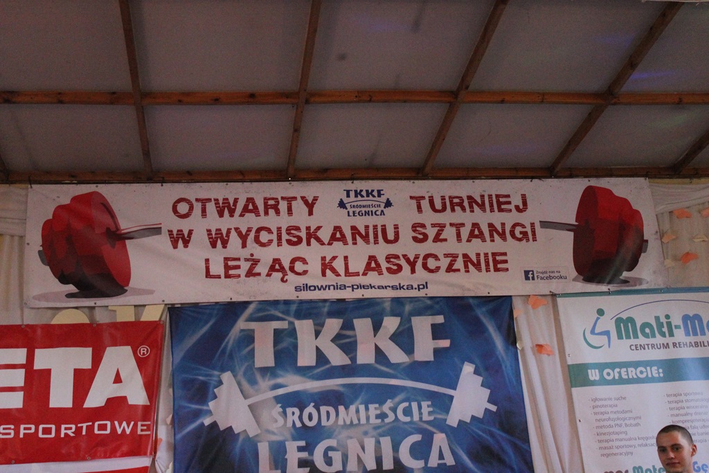Na legnickich Piekarach amatorzy wyciskali sztangę leżąc