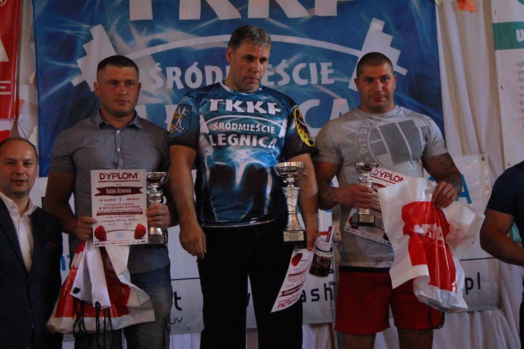 Na legnickich Piekarach amatorzy wyciskali sztangę leżąc