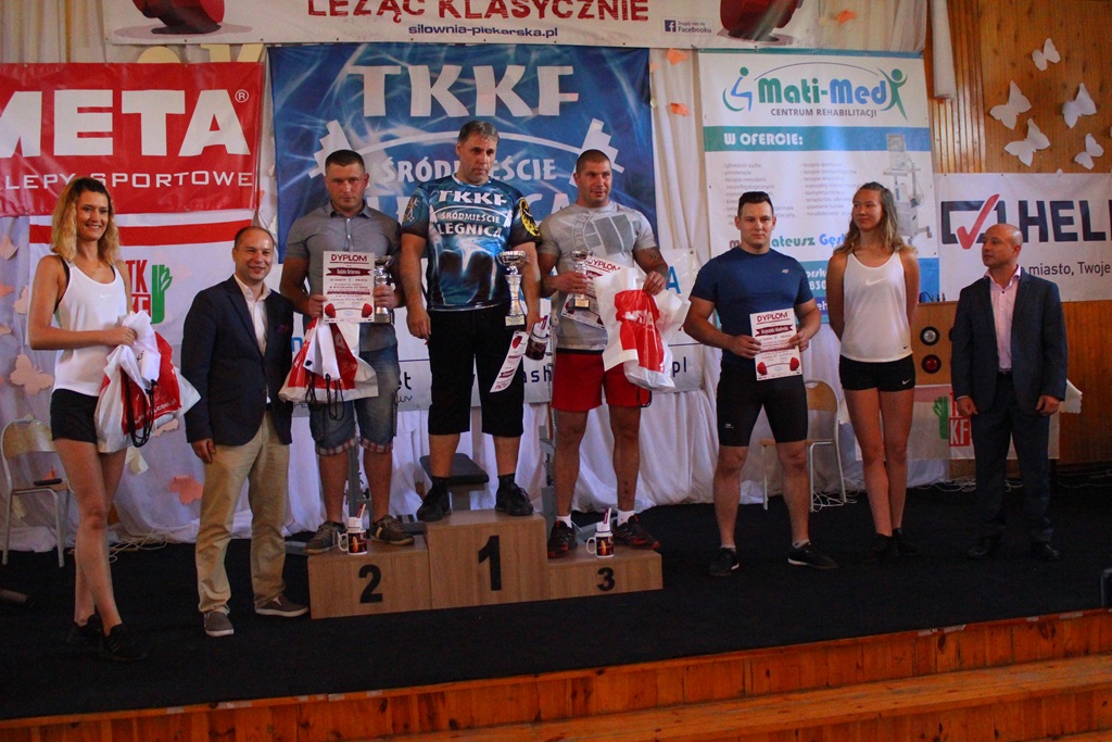 Na legnickich Piekarach amatorzy wyciskali sztangę leżąc