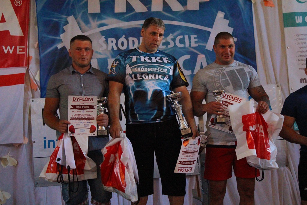 Na legnickich Piekarach amatorzy wyciskali sztangę leżąc