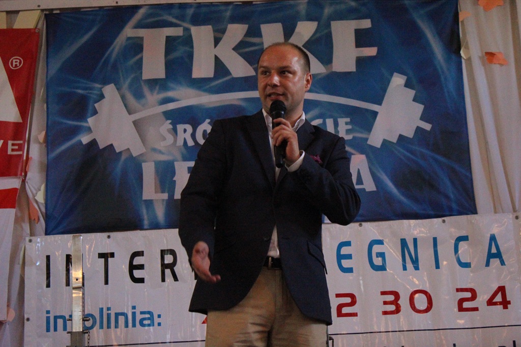 Na legnickich Piekarach amatorzy wyciskali sztangę leżąc
