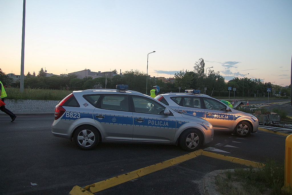 TIR zgubił ładunek na nowym rondzie na ulicy Sikorskiego