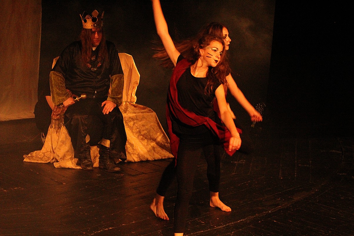 Spektakl teatralny z okazji Dnia Rodzicielstwa Zastępczego 
