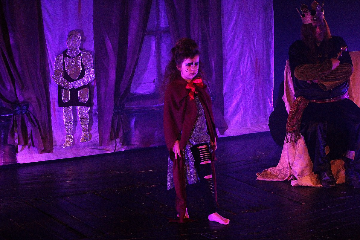 Spektakl teatralny z okazji Dnia Rodzicielstwa Zastępczego 
