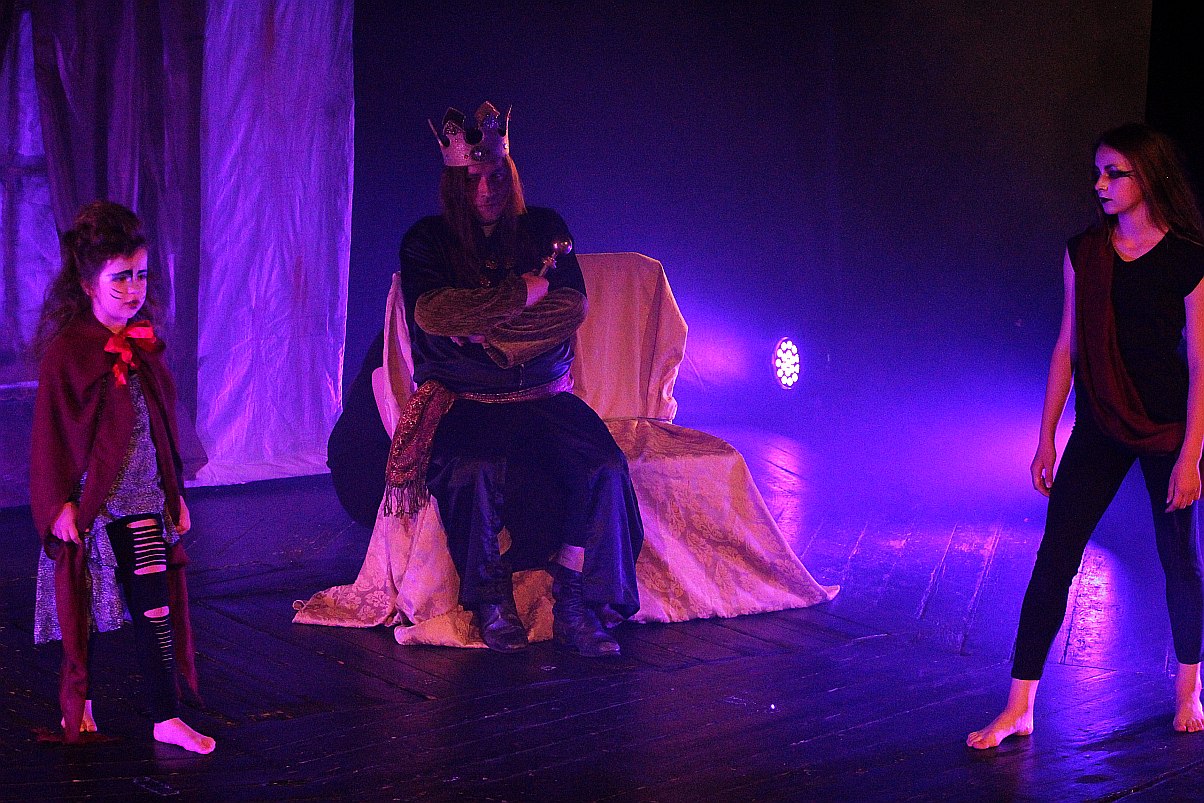 Spektakl teatralny z okazji Dnia Rodzicielstwa Zastępczego 
