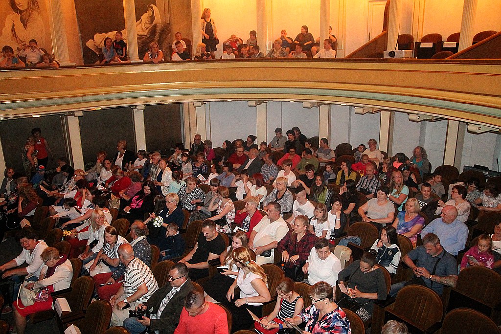 Spektakl teatralny z okazji Dnia Rodzicielstwa Zastępczego 
