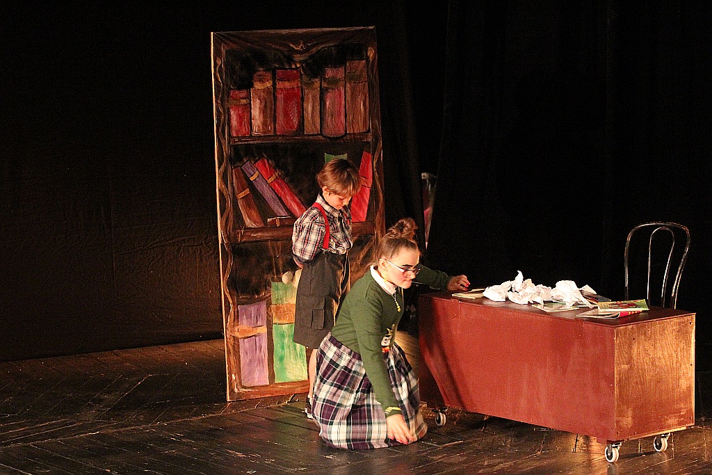 Spektakl teatralny z okazji Dnia Rodzicielstwa Zastępczego 
