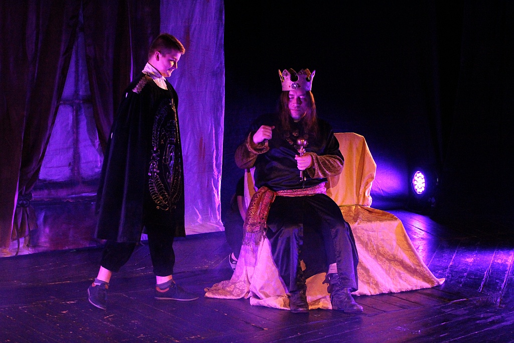 Spektakl teatralny z okazji Dnia Rodzicielstwa Zastępczego 
