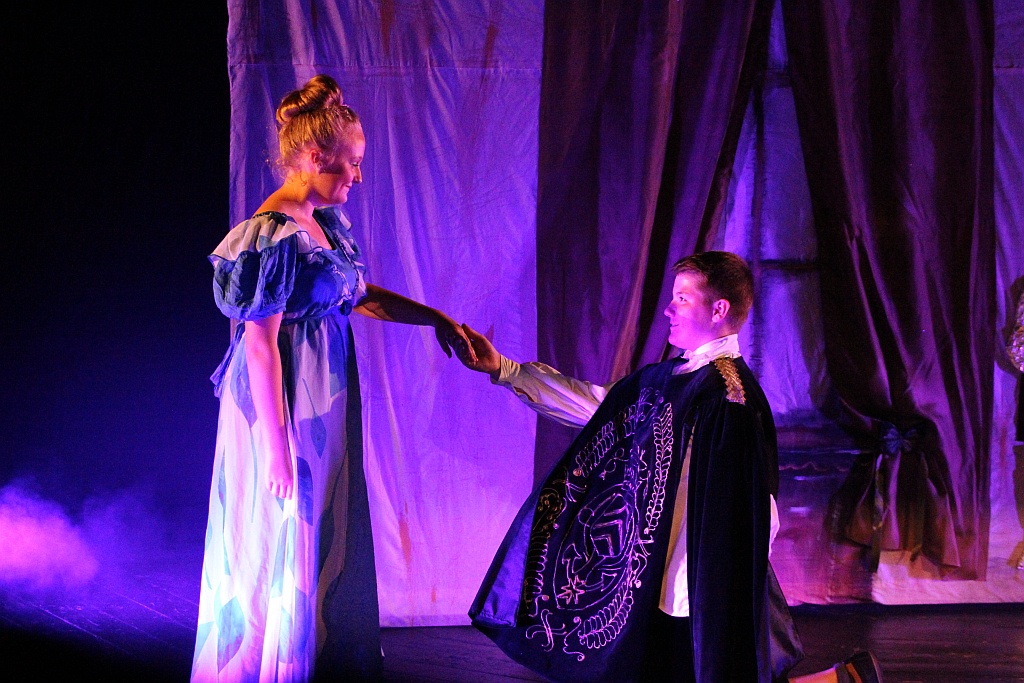 Spektakl teatralny z okazji Dnia Rodzicielstwa Zastępczego 
