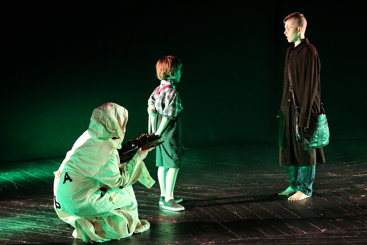 Spektakl teatralny z okazji Dnia Rodzicielstwa Zastępczego 
