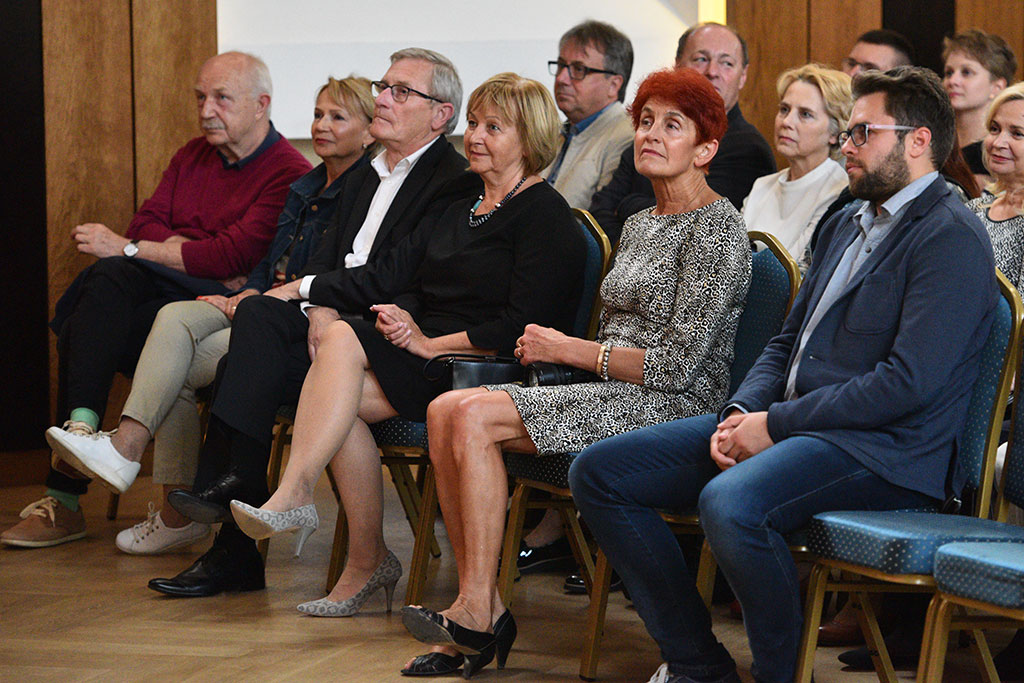 „W miarę męski …” i bardzo unikatowy wieczór kabaretowy