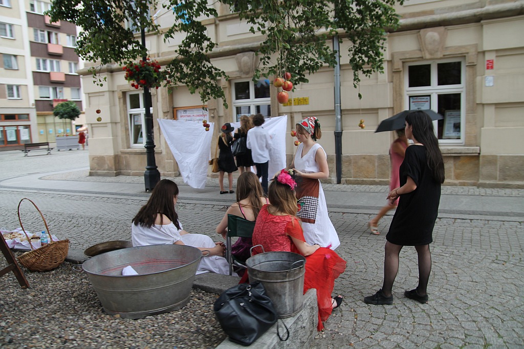 Plenerowy happening rozpoczął obchody jubileuszu teatru