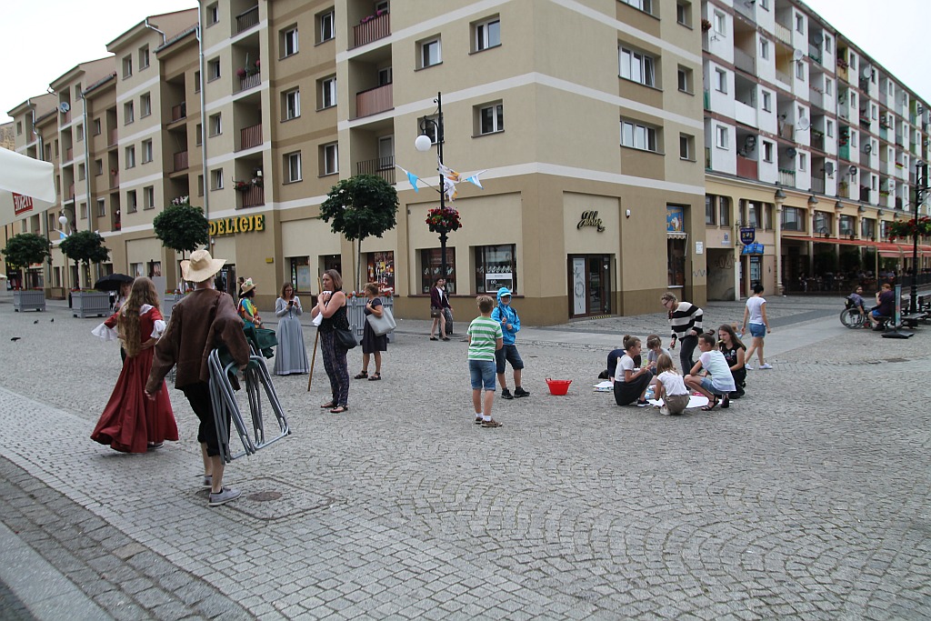 Plenerowy happening rozpoczął obchody jubileuszu teatru