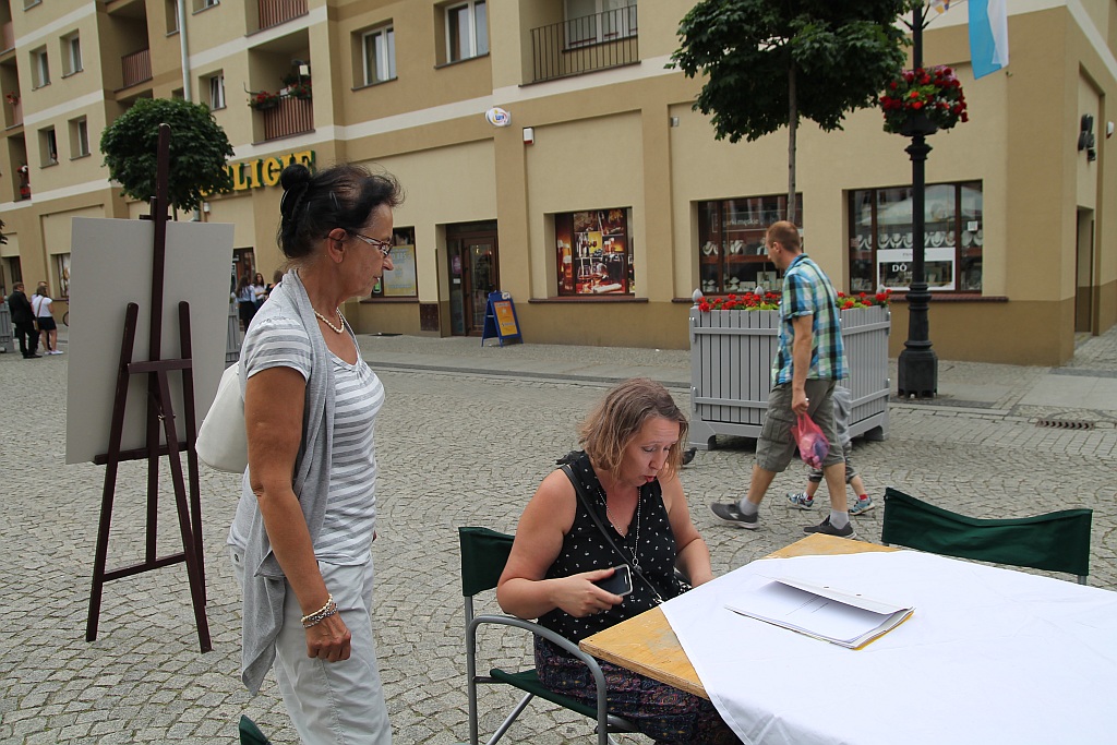 Plenerowy happening rozpoczął obchody jubileuszu teatru