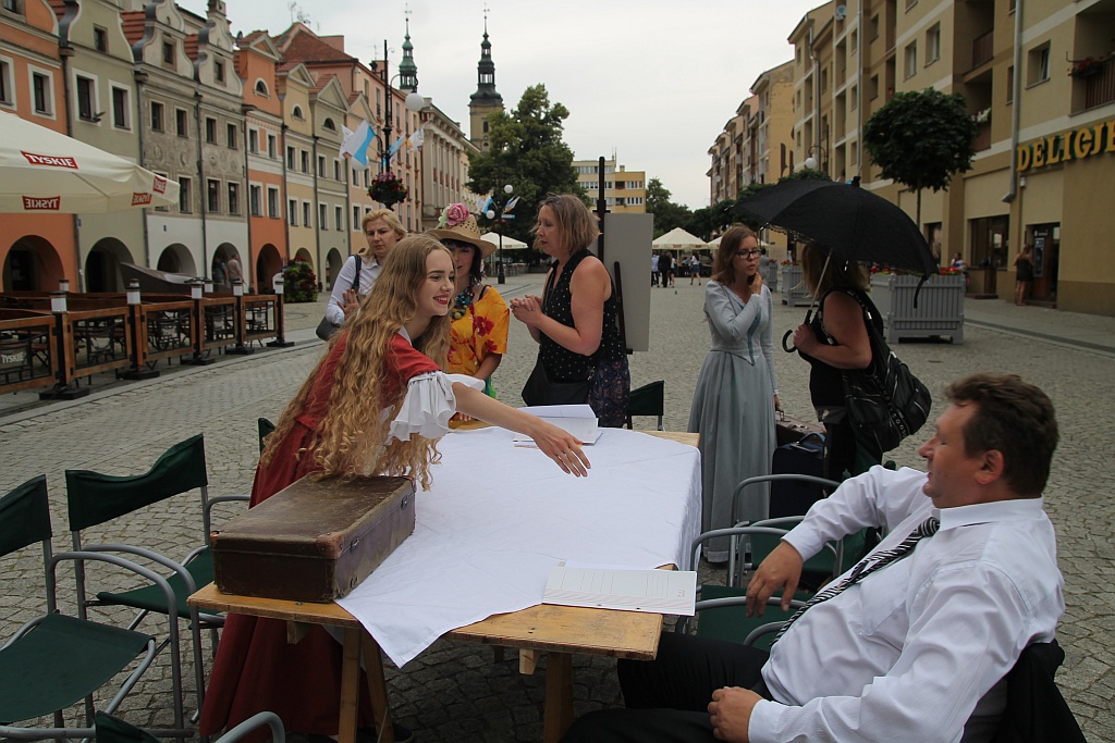 Plenerowy happening rozpoczął obchody jubileuszu teatru