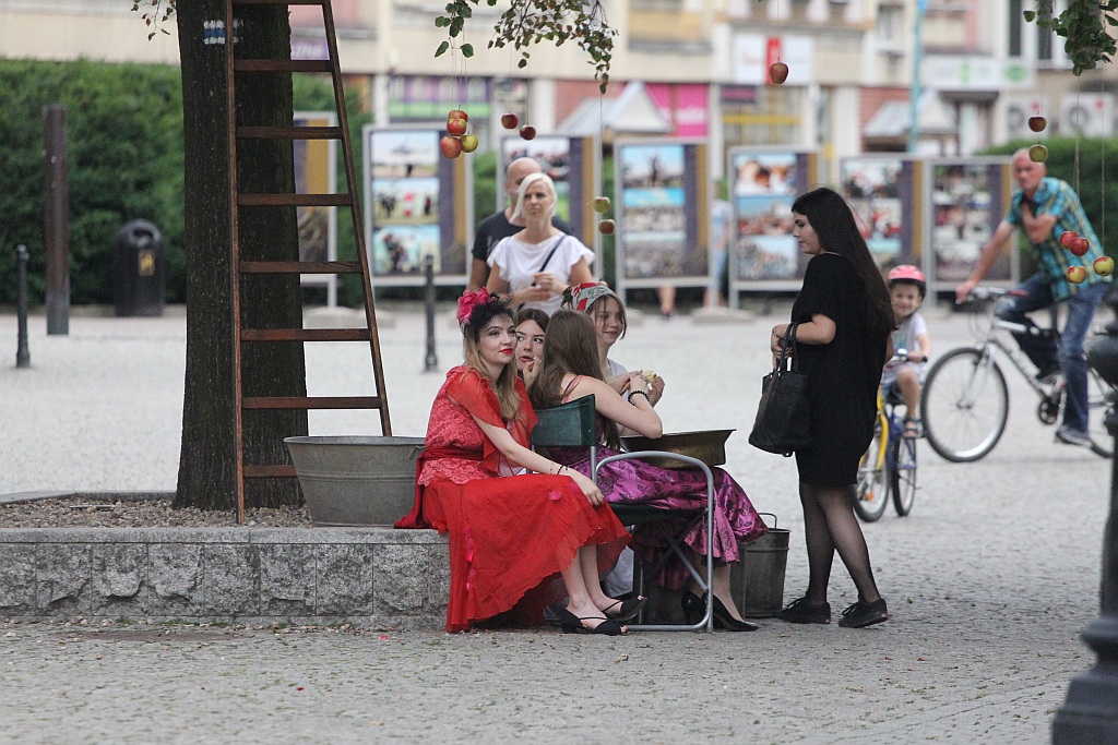 Plenerowy happening rozpoczął obchody jubileuszu teatru