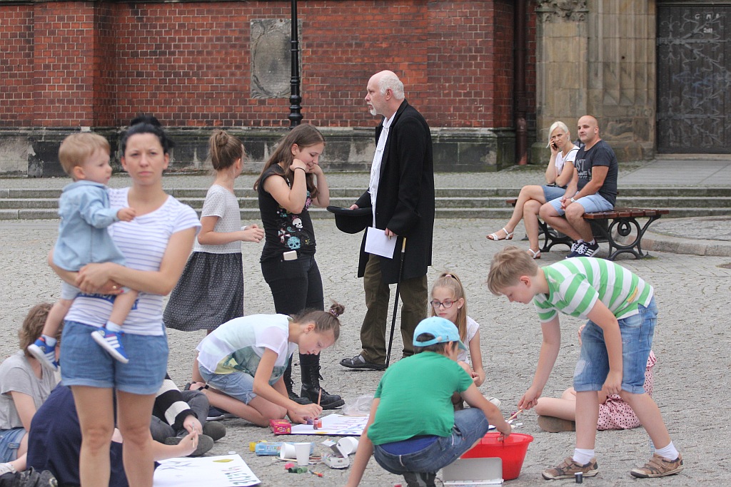 Plenerowy happening rozpoczął obchody jubileuszu teatru