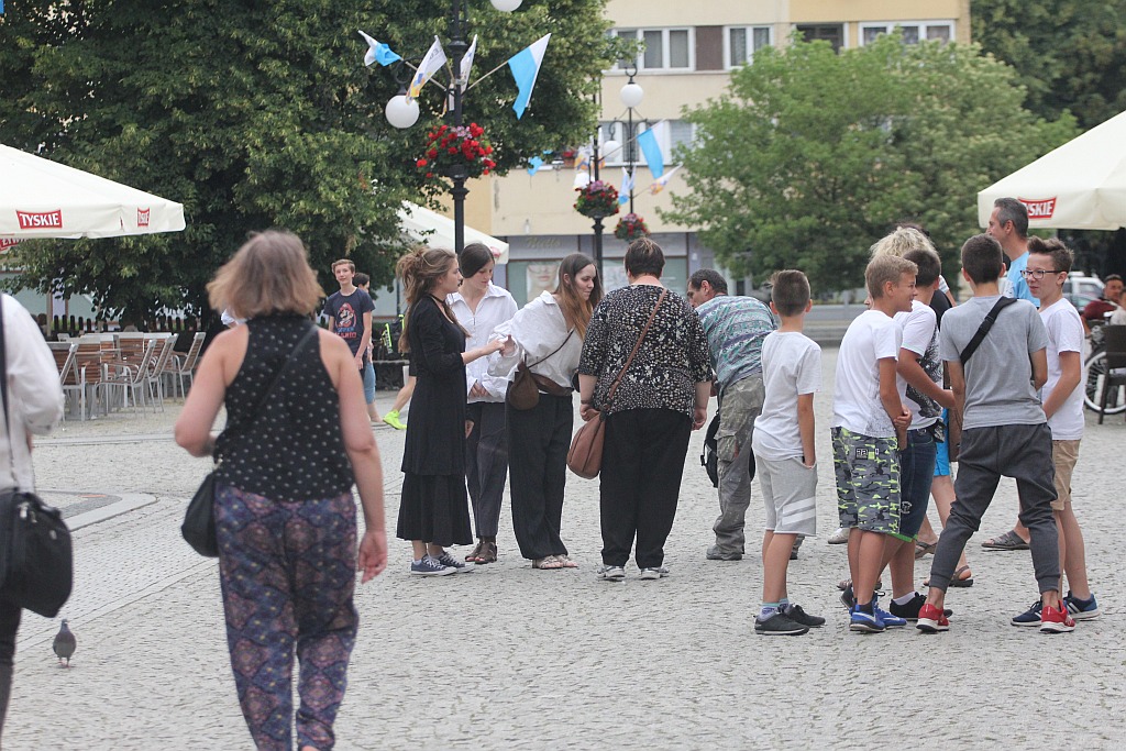 Plenerowy happening rozpoczął obchody jubileuszu teatru